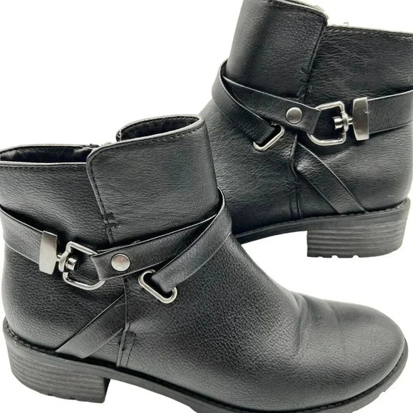 Croft & Barrow Womens 8.5 Medium Chunky Buckle Strap Ankle Boot Side Zip Biker - Picture 1 of 15